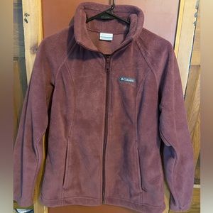 Women’s medium fleece Columbia jacket